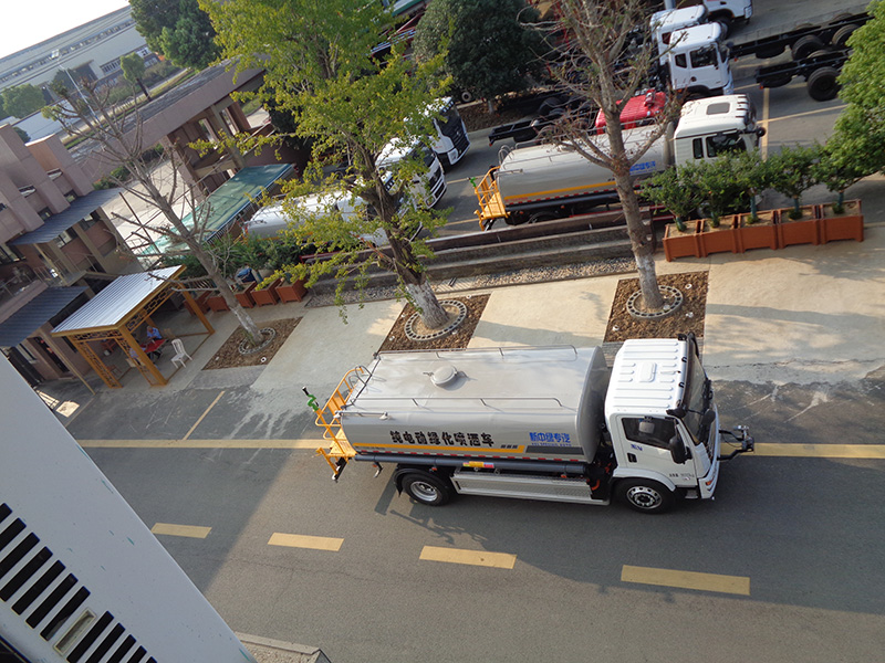 XZL5180GPSBEV型純電動綠化噴灑車